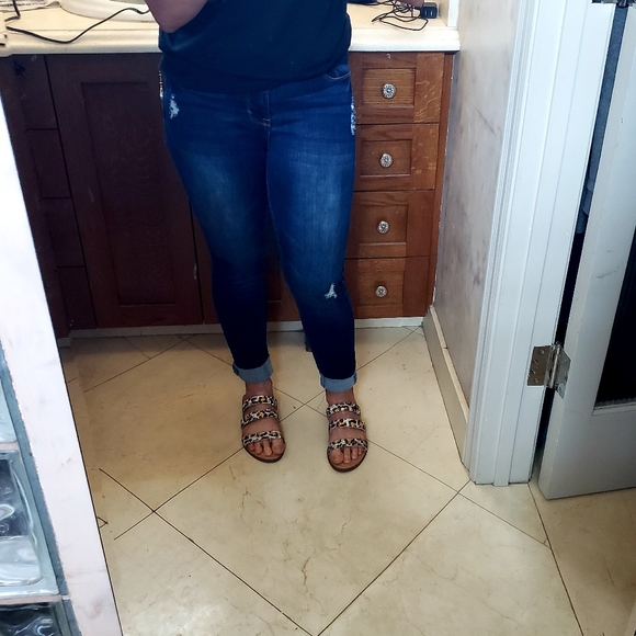 Sassy Steve Madden Leopard Rhinestone Sandals - Picture 11 of 12